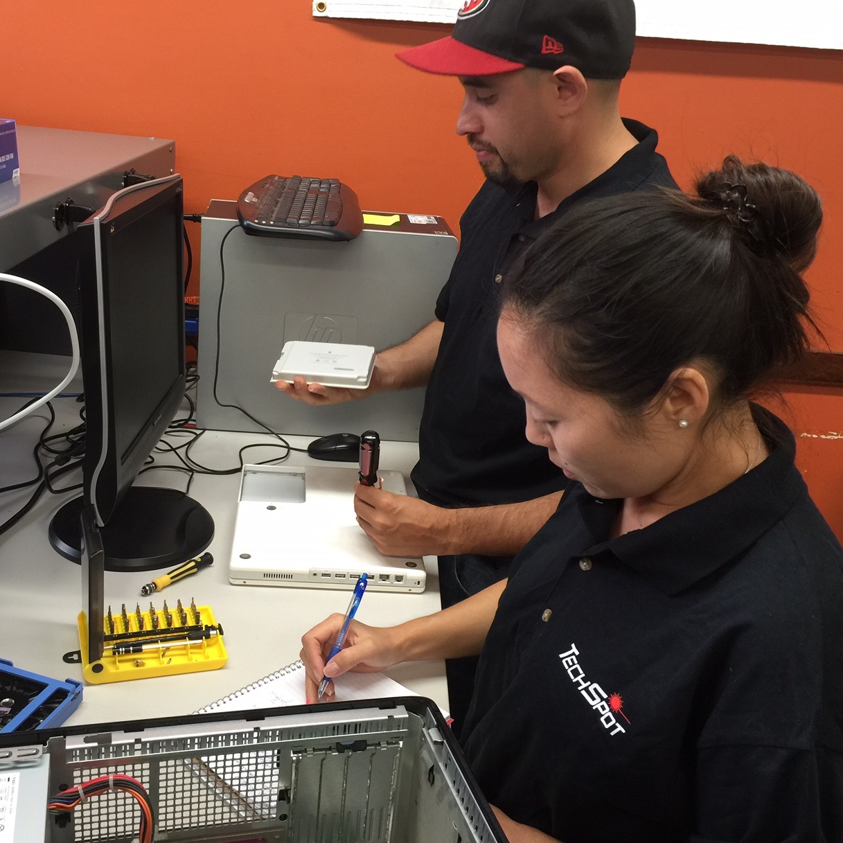 Mr. Hong and Al answering questions